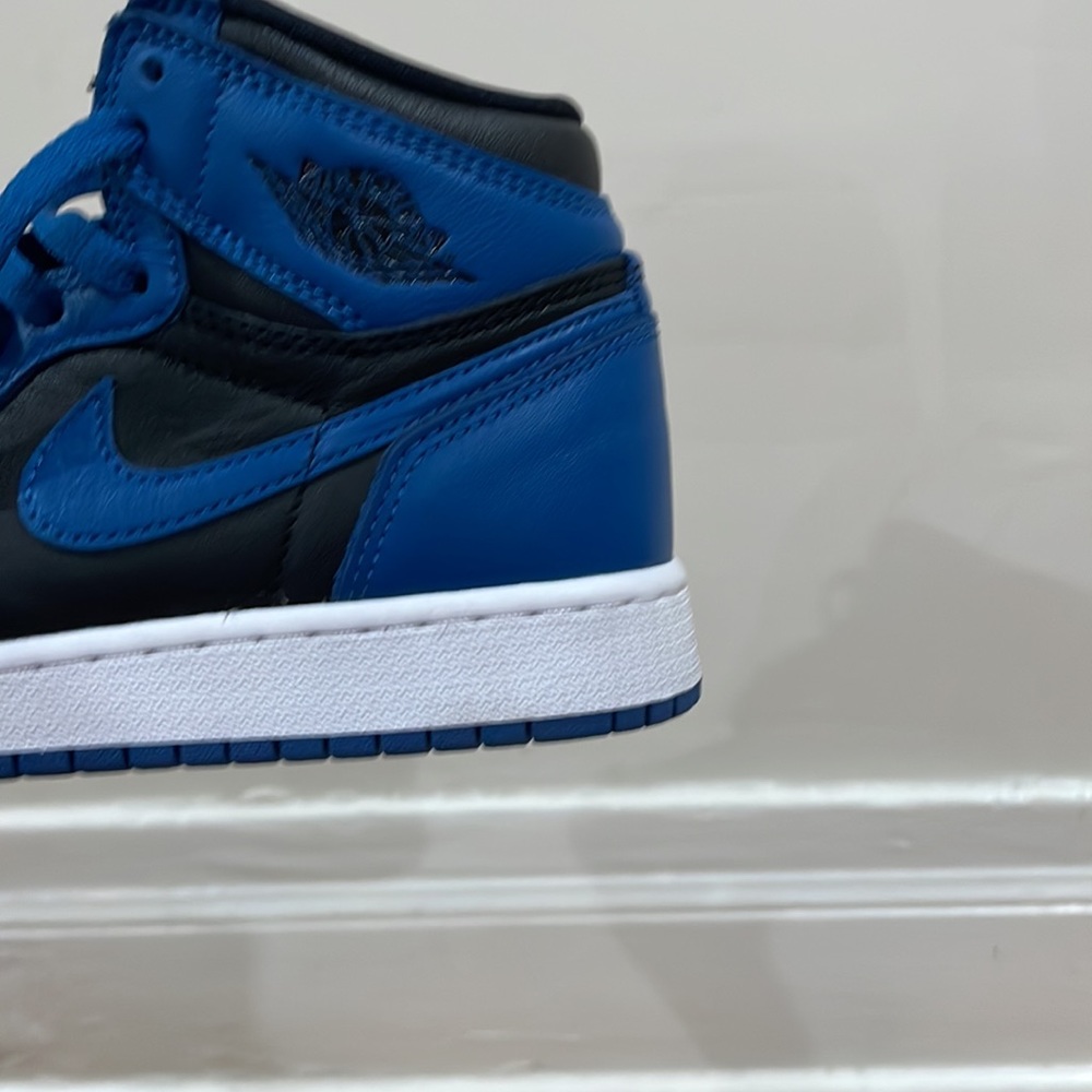 Navy blue airJordans hightop worn once not creased these are bought from StockX - Picture 3 of 8